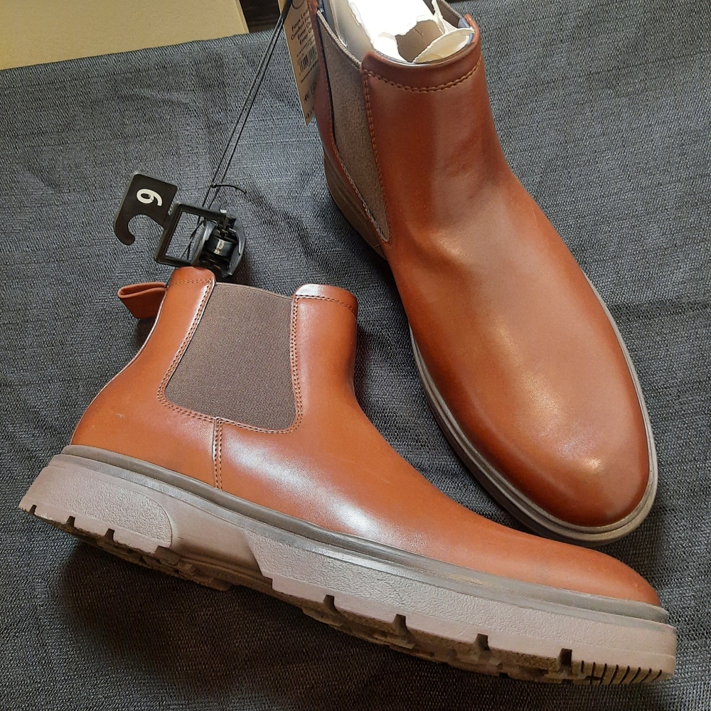 NWT Faux Leather No Boundaries Men's Brown Chelsea Boots
